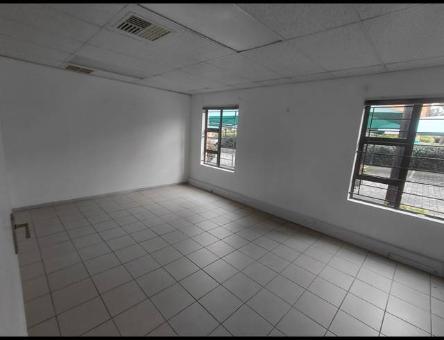 70M² OFFICE TO LET IN FOURWAYS